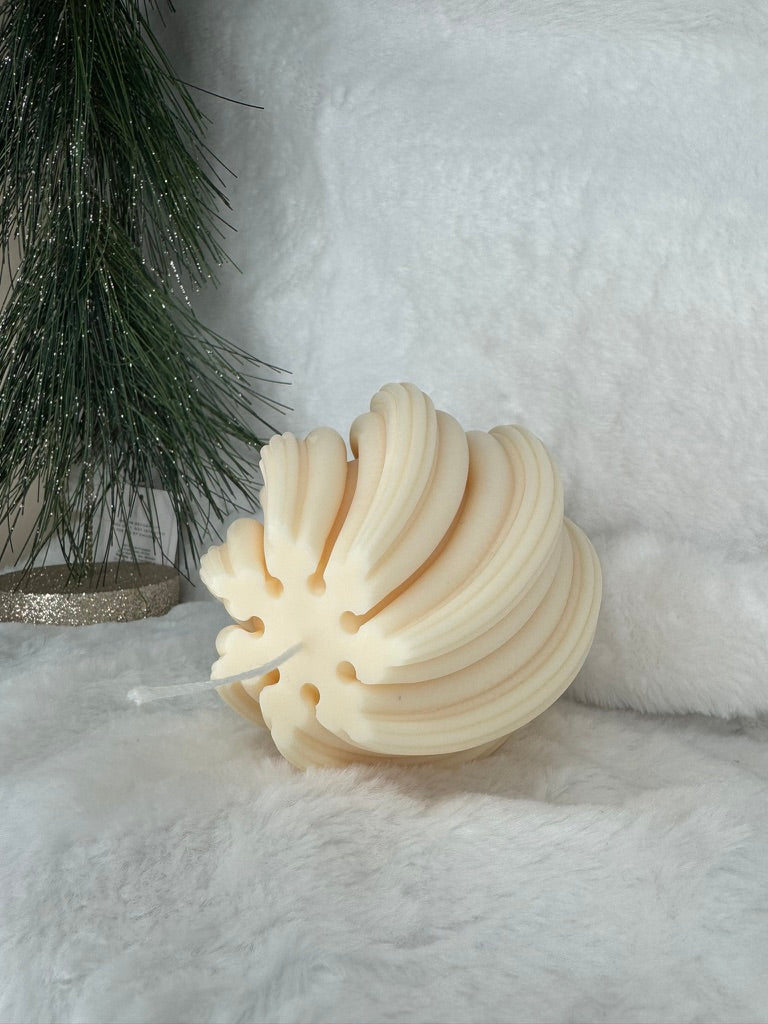 Snow flake swirl candle