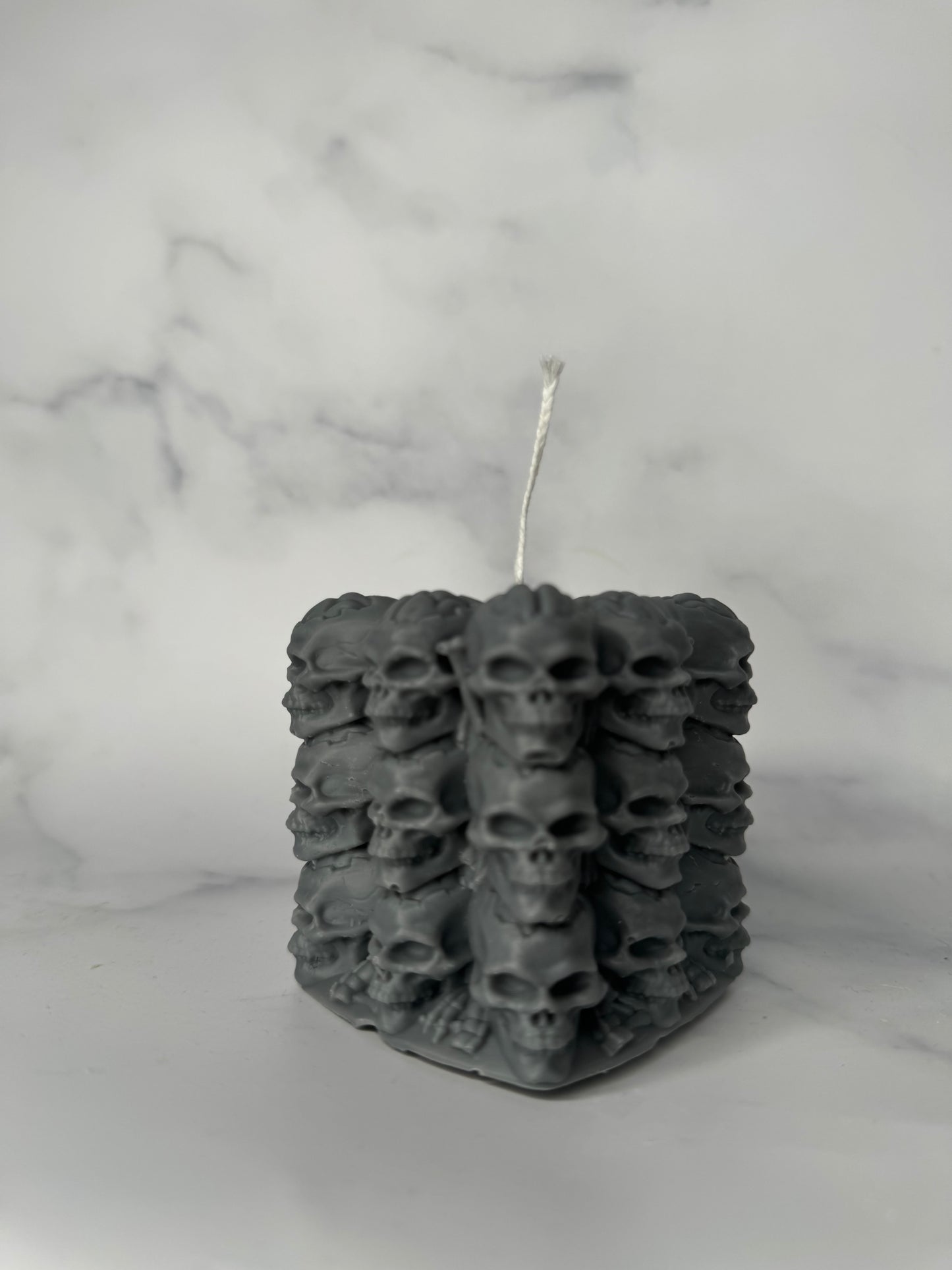 Skull stack bubble candle