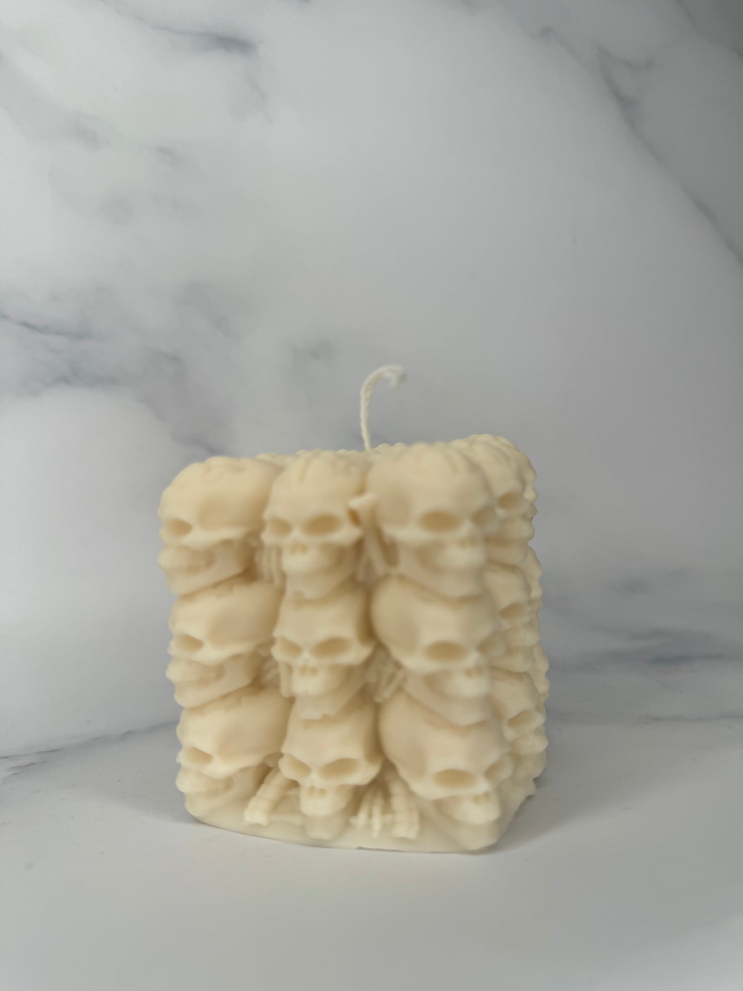 Skull stack bubble candle